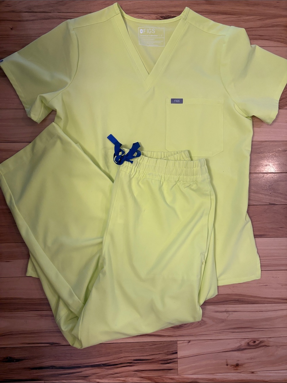Figs Neon Yellow Scrub Set with Blue Drawstring (large)